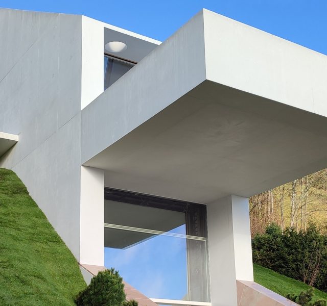 Designerhaus aus weißem Beton setzt neue Maßstäbe in der Architektur